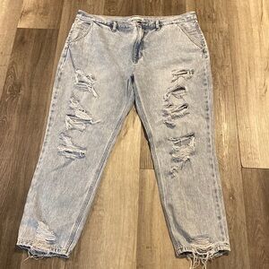 Kancan exclusively for Maurices women’s light wash distressed jeans size 33